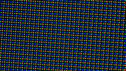 Wyświetlacz OLED wykorzystuje matrycę subpikseli RGGB składającą się z jednej czerwonej, jednej niebieskiej i dwóch zielonych diod LED.