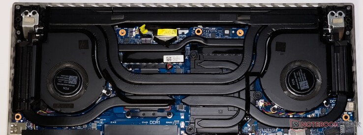 Scar 16 wykorzystuje system chłodzenia z trzema wentylatorami i siedmioma ciepłowodami oraz ciekłym metalem zarówno na CPU, jak i GPU