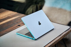 MacBooki Pro otrzymają technologię tandemowego wyświetlacza OLED iPada Pro już w 2026 roku, co pozwoli na cieńsze konstrukcje. (Źródło: Notebookcheck)