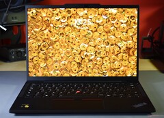 Mistrz żywotności baterii Lenovo ThinkPad T14s G6 teraz dostępny z bardziej przystępnym cenowo Snapdragonem X Plus, OLED i 5G (źródło obrazu: Benjamin Herzig)