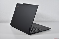 Teraz z haptycznym touchpadem Sensel: Lenovo ThinkPad X1 Carbon Gen 13 otrzymuje opcję personalizacji (źródło obrazu: Benjamin Herzig/Notebookcheck)