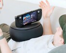 Poduszka Mechanism Gaming została zaprojektowana tak, aby zapewnić większy komfort podczas grania na konsolach przenośnych oraz zapobiegać drętwieniu rąk i ramion.