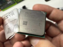 Recenzent otrzymał starszy procesor AMD, który został przebrany za Ryzen 7 9800X3D za pośrednictwem Amazon.de. (Źródło zdjęcia: Hardware Busters)