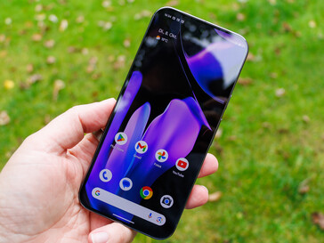 Google Pixel 9 Pro XL na zewnątrz