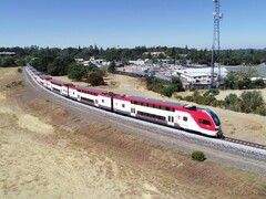 Zespół trakcyjny Caltrain Elictric firmy Stadler. (Zdjęcie: Caltrain)