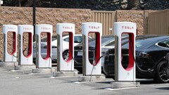 Tesla ogłasza wirtualne rozwiązanie kolejkowe w celu zwalczania konfrontacji kierowców w punktach Supercharger (źródło zdjęcia: Tesla)