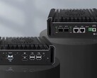 Mini-komputer Topton X4H-XL może pochwalić się dwoma 10-gigabitowymi portami optycznymi SFP+. (Źródło obrazu: Liliputing)