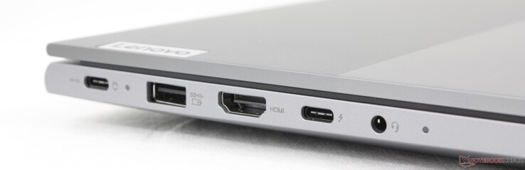 Po lewej: USB-C 3.2 gen. 2 z DisplayPort + Power Delivery, USB-A 3.2 Gen. 1, HDMI 2.1, USB-C Thunderbolt 4 z DisplayPort + Power Delivery, zestaw słuchawkowy 3,5 mm