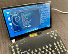 Pocket Z wykorzystuje między innymi Raspberry Pi Zero 2 W. (Źródło obrazu: Hackaday)