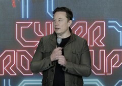 Elon Musk zapowiada trzy nowe Tesle podczas corocznego spotkania akcjonariuszy Tesli. (Źródło: Tesla via YouTube)