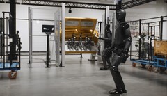 Według firmy Figure AI po raz pierwszy dostarczyła swojego humanoidalnego robota Figure 02 nieujawnionemu klientowi. (Źródło obrazu: YouTube / Figure)