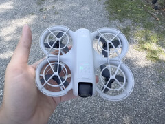 DJI Neo ma ważyć zaledwie 135 g. (Źródło zdjęcia: enontheroad)