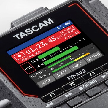 Rejestrator FR-AV2 posiada jasny 2-calowy kolorowy wyświetlacz LCD. (Źródło obrazu: TASCAM)