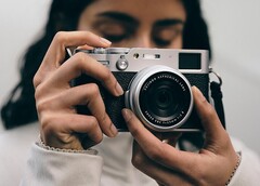 Fujifilm X100VI jest oferowany w serwisie eBay za ponad 1000 USD powyżej ceny katalogowej. (Źródło zdjęcia: Fujifilm)