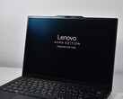 Cena wkrótce spadnie: Więcej opcji dla Lenovo ThinkPad X1 Carbon Gen 13, w tym ekrany IPS i procesory Ultra 5 (źródło obrazu: Benjamin Herzig)