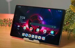 Popularny tablet do gier Lenovo Legion Y700 został wprowadzony na rynek międzynarodowy jako Legion Tab. (Źródło obrazu: TechniQualities via YouTube)