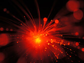 Częstotliwość wykorzystywanych fotonów może być przesyłana za pośrednictwem sieci światłowodowej. (Zdjęcie: pixabay/BarbaraJackson)