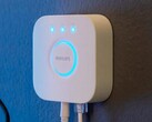 Nowa funkcja sterowania wieloma mostkami Philips Hue pojawi się w 2024 roku. (Źródło zdjęcia: Philips Hue)