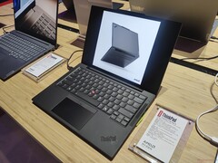 Lenovo ThinkPad T14s Gen 6 AMD (źródło obrazu: Benjamin Herzig)