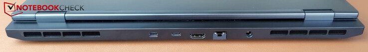 Tył: MiniDP 1.4 (kompatybilny z G-Sync), USB-C 3.2 Gen2 (10 Gb/s, DP 1.4a, Power Delivery), HDMI 2.1 (kompatybilny z G-Sync), LAN, zasilanie