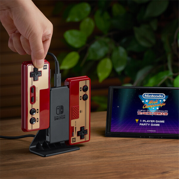 Joy-Con Charging Stand może również ładować kontrolery NES. (Źródło zdjęcia: Nintendo)