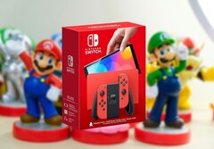 Nintendo wypuściło Switch OLED w październiku 2021 roku. (Źródło zdjęcia: Nintendo, Ryan Quintel na Unsplash, edytowane)