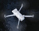Nowy dron X8 Pro 2025 jest dość ciężki (źródło zdjęcia: Fimi)