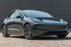 Tesla ubiega się o pozwolenie homologacyjne na wprowadzenie Modelu 3 i Modelu Y do Indii (źródło zdjęcia: Michael Simari/Car and Driver)