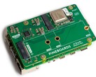 Ai Bundle: Płytka rozszerzeń z gniazdem SSD i modułem AI jest zamontowana pod Raspberry Pi. (Źródło zdjęcia: Pineboards)