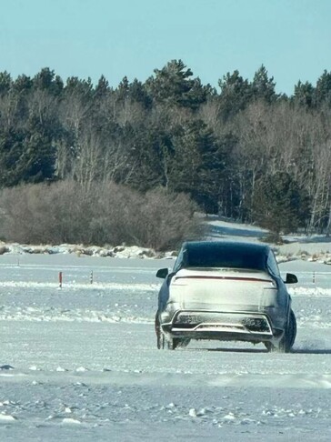 Tesla Model Y Juniper tył