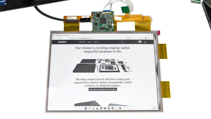 Oddzielny zestaw Modos Development Kit z niezmontowanym wyświetlaczem i kontrolerem pozwala na integrację z projektami DIY. (Źródło: Modos)