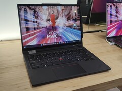 Hands-on: Od małego do dużego - Lenovo wypuszcza pierwszego ThinkPada T z funkcjami pióra i tabletu, a w zamian osie X13 2-w-1 (na zdjęciu: ThinkPad T14s 2-w-1 Gen 1, źródło zdjęcia: Benjamin Herzig/Notebookcheck.com)