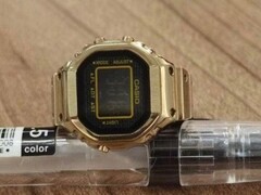 Pojawiła się plotka o nowej złotej wersji zegarka Casio CRW-001 Ring Watch. (Źródło zdjęcia: Goldblitz Sdn Bhd via Facebook)