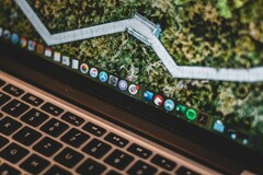 Appleplany składanego MacBooka podobno opóźnione do 2027 lub 2028 r. (źródło zdjęcia: Jonathan Kemper, Unsplash)