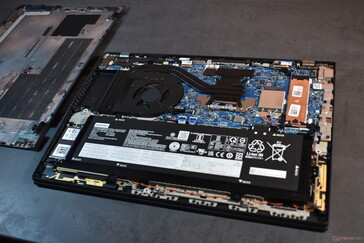 Lenovo ThinkPad T16 Gen 2: widok od środka