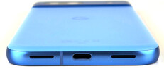 Dolna strona obudowy (głośnik, port USB, głośnik)