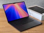 Apple Recenzja MacBooka Pro 16 2024 - długi czas pracy na baterii i lepsza wydajność M4 Pro