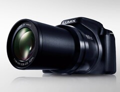 Panasonic FZ82D to kompaktowy aparat wyposażony w obiektyw z 60-krotnym zoomem. (Zdjęcie: Panasonic)