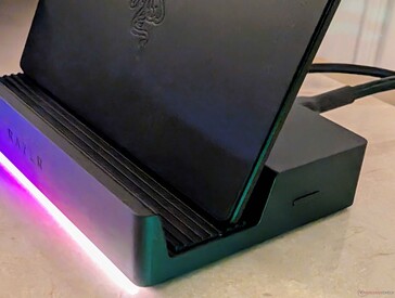 Razer Handheld Dock Chroma (źródło obrazu: Notebookcheck)