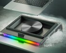 Razer niedawno zaprezentował własną podkładkę chłodzącą do laptopów na RazerCon 2024. (Źródło zdjęcia: Razer)