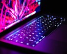 Apple opracowuje klawiaturę do MacBooka z diodami mini-LED umożliwiającymi dynamiczne dostosowywanie podświetlenia. (Źródło zdjęcia: Irving Marca)