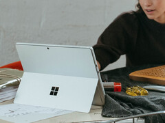 Microsoft rozpocznie 2025 rok nowymi wersjami Surface Laptop i Surface Pro opartymi na architekturze x86. (Źródło zdjęcia: Microsoft)