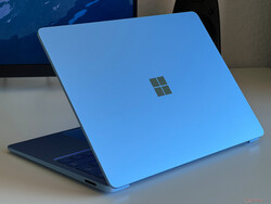 Surface Laptop w kolorze szafirowo-niebieskim