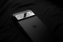 Pixel 8 Pro jest jednym z trzech urządzeń Google, które mogą mierzyć temperaturę skóry. (Źródło zdjęcia: Samuel Angor - Unsplash)