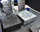 ER936-AI i ER937-AI znajdą się w przedziale od 1000 do 1200 dolarów. Na zdjęciu: dwa mini PC na targach Computex 2025. (Źródło zdjęcia: Team Pandory)