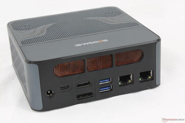 Tył: Port zasilacza sieciowego, USB-C 4.0 z funkcją Power Delivery + DisplayPort (8K@60 Hz), HDMI 2.0 (4K@60 Hz), DisplayPort 1.4 (4K@144 Hz), 2x USB-A 3.2 Gen. 2 (10 Gb/s), 2x RJ-45 (2,5 Gb/s)