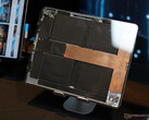 chłodzenie iPada Pro zmodyfikowane za pomocą Airjets. (Zdjęcie: Andreas Sebayang/Notebookcheck.com)