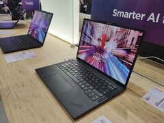 Praktyczny kontakt z nieoficjalnym następcą ThinkPada X1 Nano: Lenovo wybiera jedyną możliwą drogę naprzód z nowym ThinkPad X13 Gen 6 (na zdjęciu: Lenovo ThinkPad X13 Gen 6, źródło zdjęć: Benjamin Herzig/Notebookcheck.com)