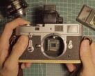 Leica M2 może zostać przekształcona w aparat cyfrowy za pomocą Raspberry Pi. (Źródło zdjęcia: Michael Suguitan)