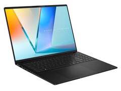 Asus Vivobook S 16 (S5606CA) jest stosunkowo lekki i waży zaledwie 1,5 kg (źródło zdjęcia: Asus)